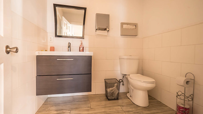 22 - H2OStage-Bathroom2-web