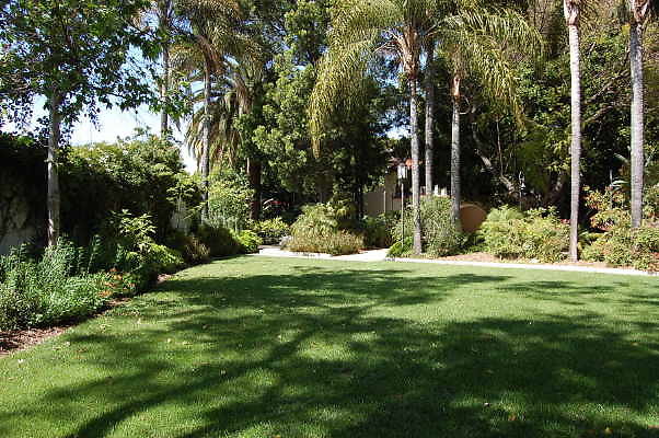 LA River Center Gardens.Large Grassy Area