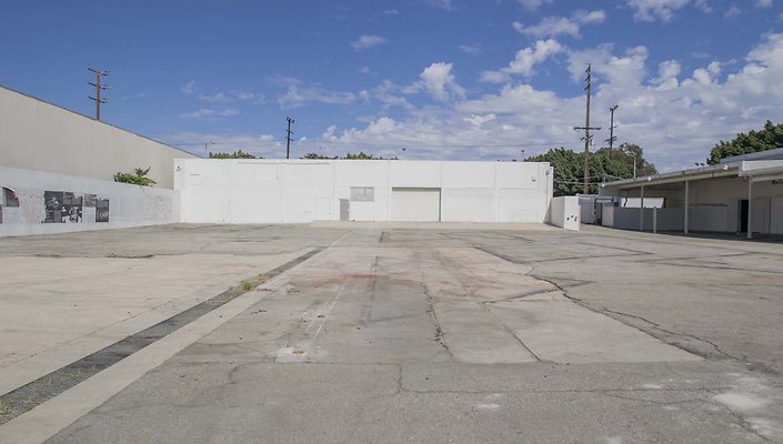 Lincoln-Heights-Warehouse-425-San-Fernando-Warehouse-Front-Parking-Lot-023