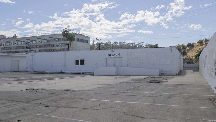 Lincoln-Heights-Warehouse-425-San-Fernando-Warehouse-Front-Parking-Lot-017