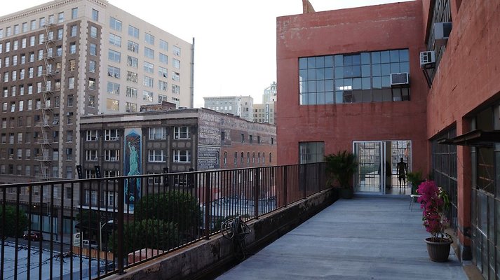 7-Los-Angeles-St-Showroom