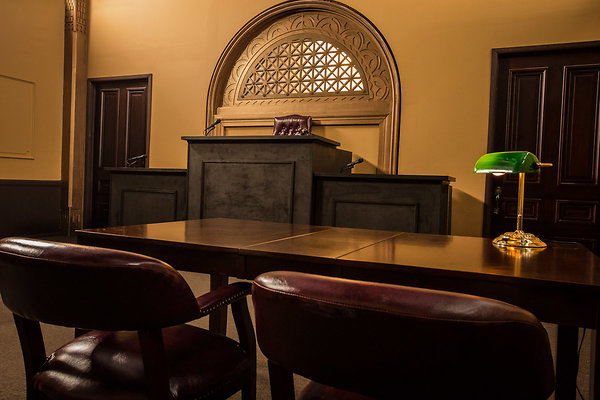 courtroom-standing-set-005