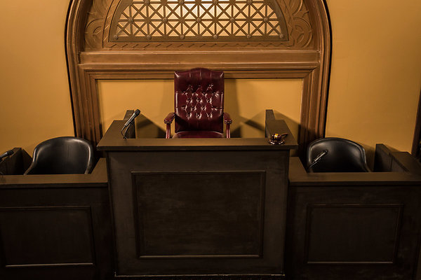 courtroom-standing-set-021