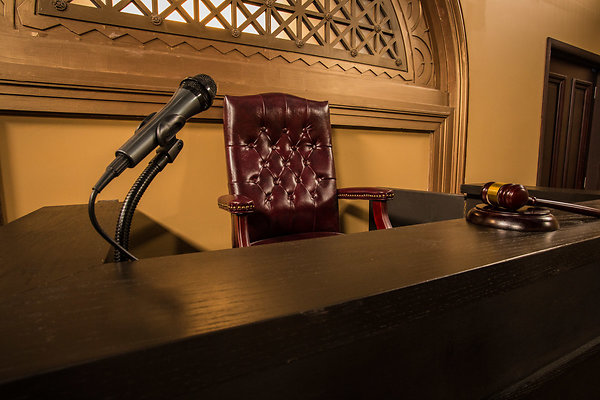 courtroom-standing-set-039