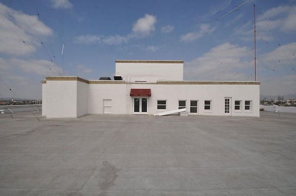 UNIVERSAL-9351-LA-107