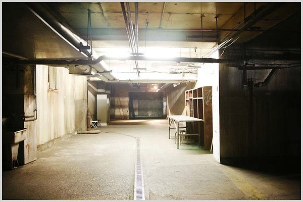 basement jail 04
