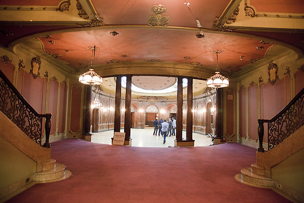 Los Angeles Theater 26