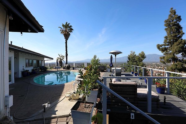 Pool &amp; Deck 0025