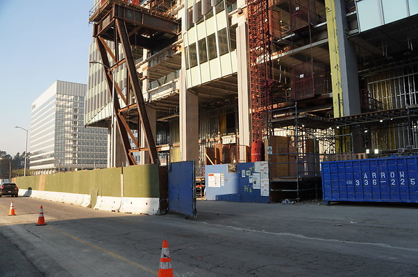 Clark Consrtuctino.Ave.Stars.Cent.City.04