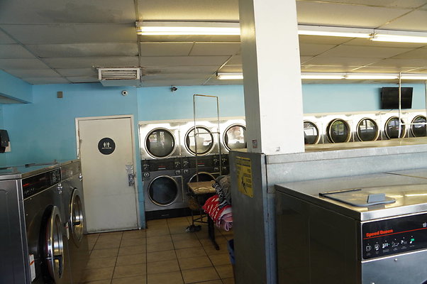 24.Hr.Coin Laundry.18